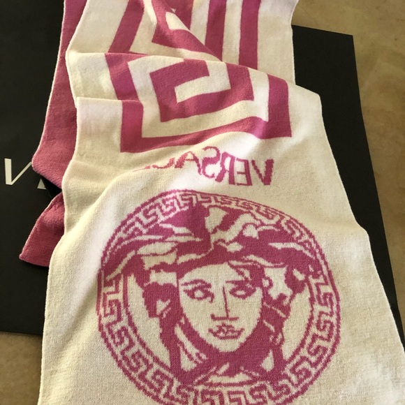 💕VERSACE💕 - Picture 14 of 16